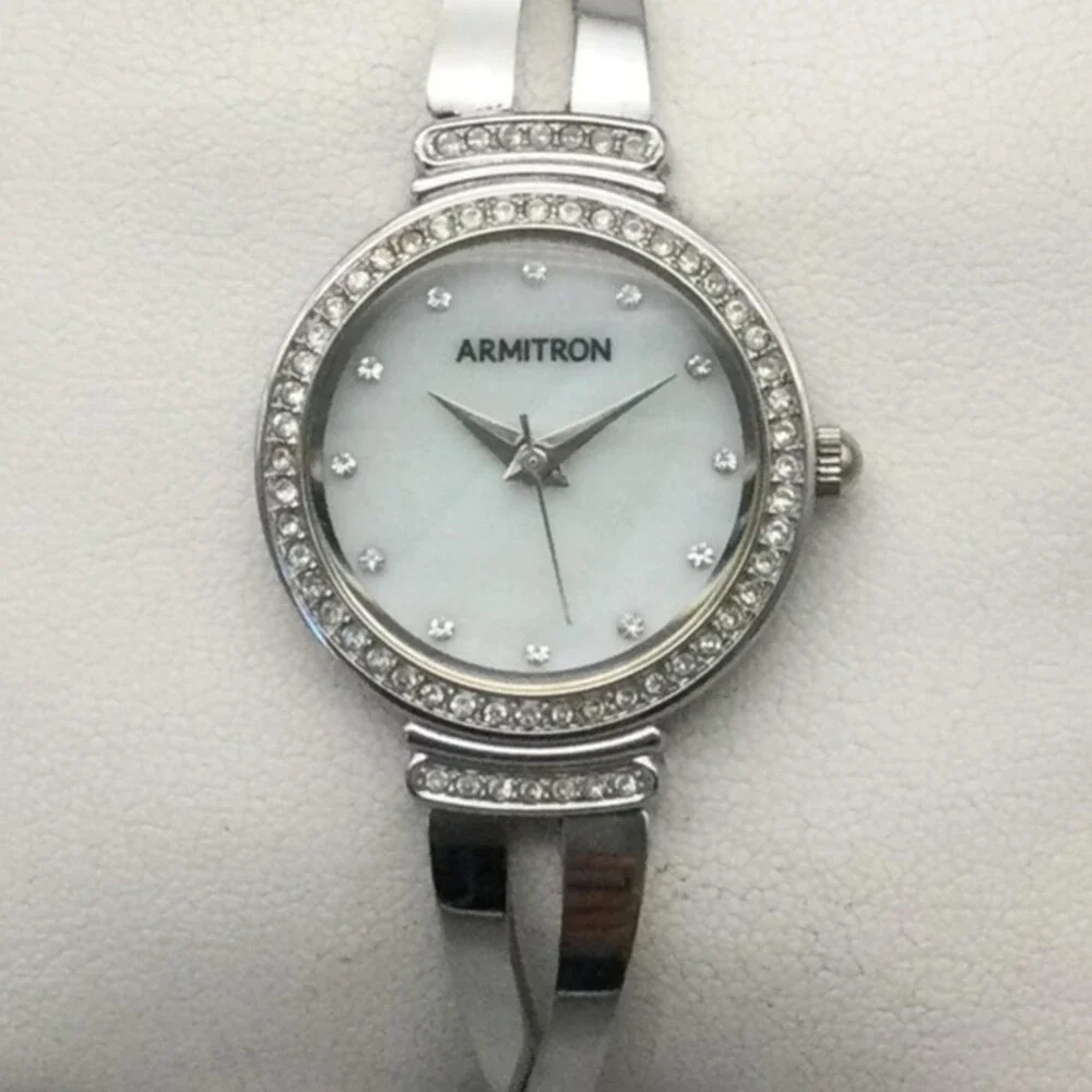 Armitron Womens Watch 26mm MOP Crystals Silver Tone 75I5474SV New Battery 7.5
